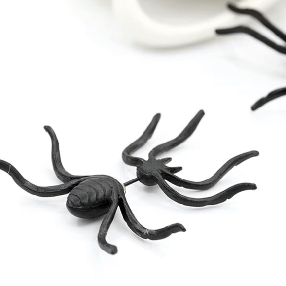 Halloween Creepy Black Spider Earrings Stud 3D Costume Accessories Brand New - Picture 6 of 6
